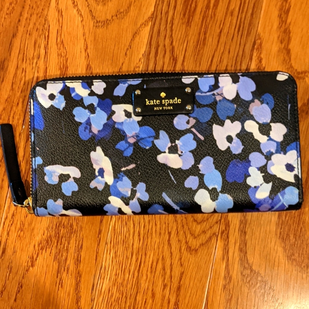 Kate Spade wallet, Like New